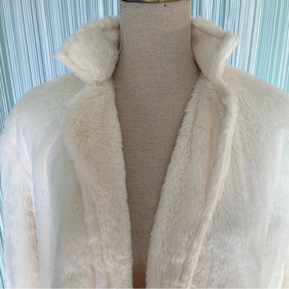Pretty Little Thing Cream Faux Fur Maxi Coat Size US 2 NWT - Picture 10 of 17